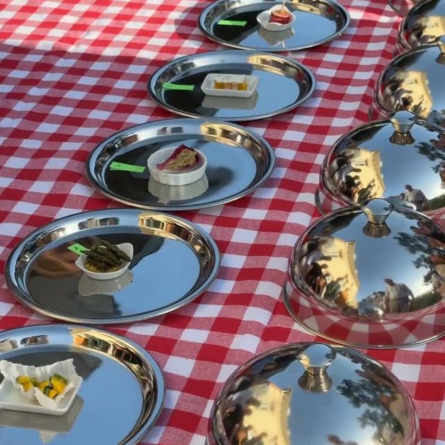 Si t'es fan de Top Chef ou tout simplement un amoureux de bouff, on a l'épreuve faites pour toi !

Accompagné de 2 amies cheffes de cuisine, on a développé notre propre épreuve de dégustation à l'aveugle !

Partage nous ton prochain projet événementiel à organiser ensemble - lien en bio !

👩‍🍳👩‍🍳
@juliette_rnd
@charlotte_renaud 

📷
@spottedby_lopi
@arthur__cdn